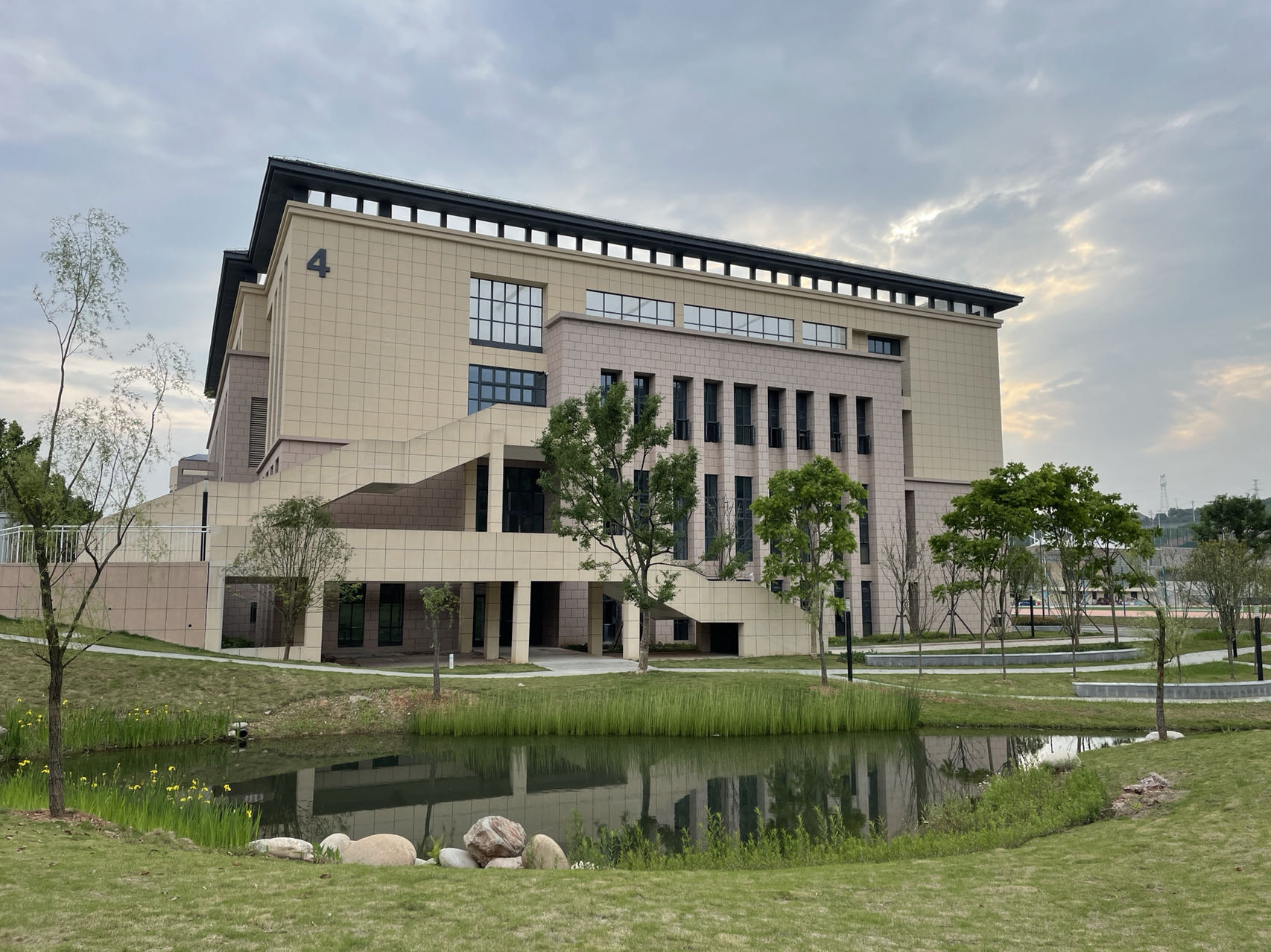 为梦而来 点亮青春！